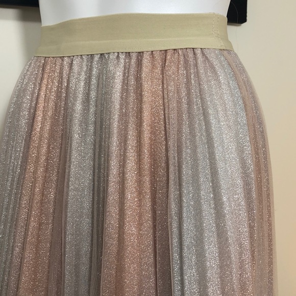 Pleated skirt - Picture 3 of 9
